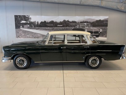 Mercedes-Benz 230 S Heckflosse Restaurationsprojekt Unterboden